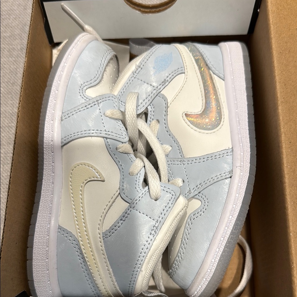 Nike Jordan 1 mid SE kids size 10. Used. Light blue, white and sparkle check.